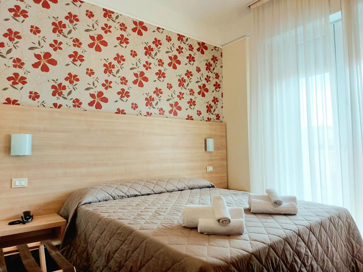 Hotel Monica
