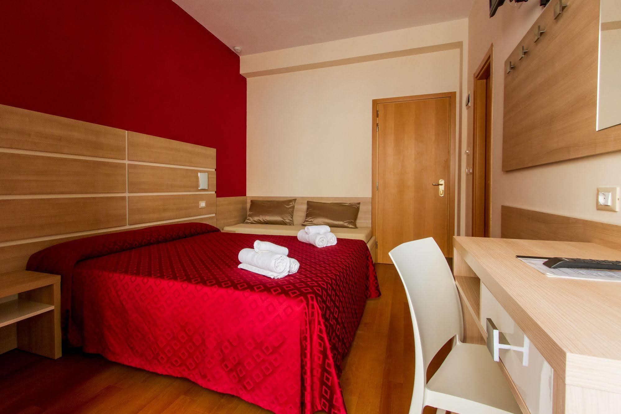 Hotel Monica 3*