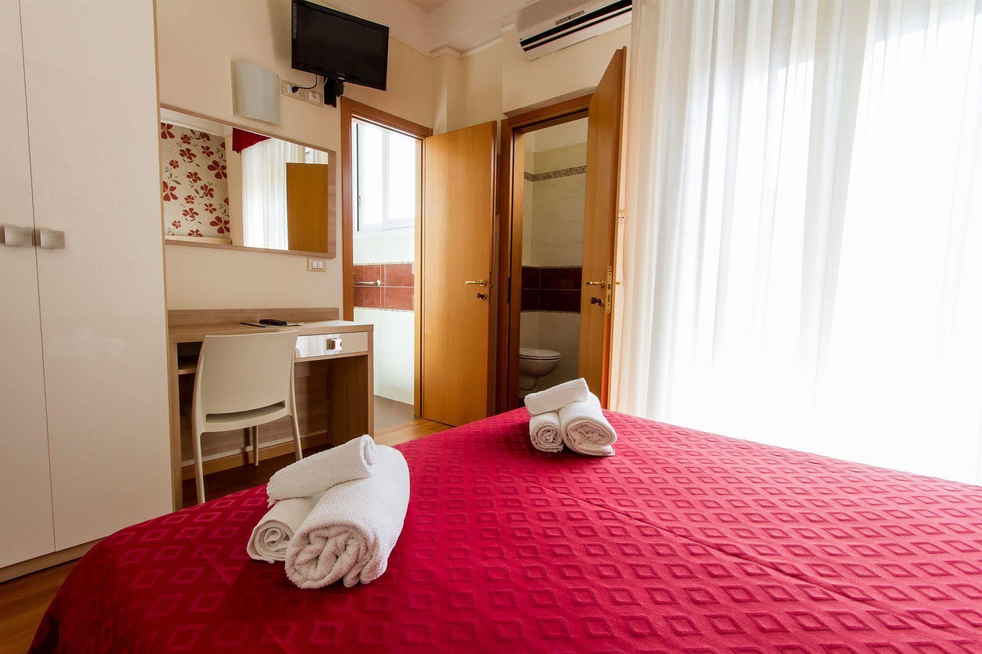 Monica Hotel 3*
